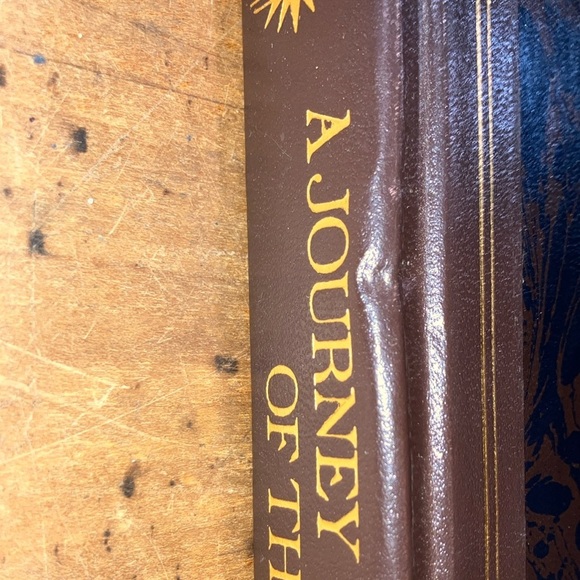 Book: A Journey to the Center of the Earth by Jules Verne - Picture 3 of 16